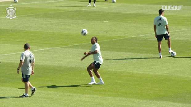 Ansu Fati and Adama Traoré’s skills exhibition